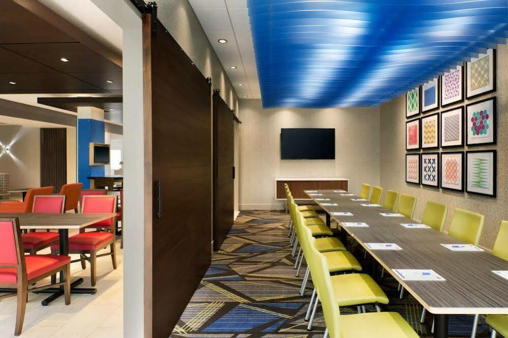 Holiday Inn Express Hotel & Suites Auburn Hills By Ihg Buitenkant foto